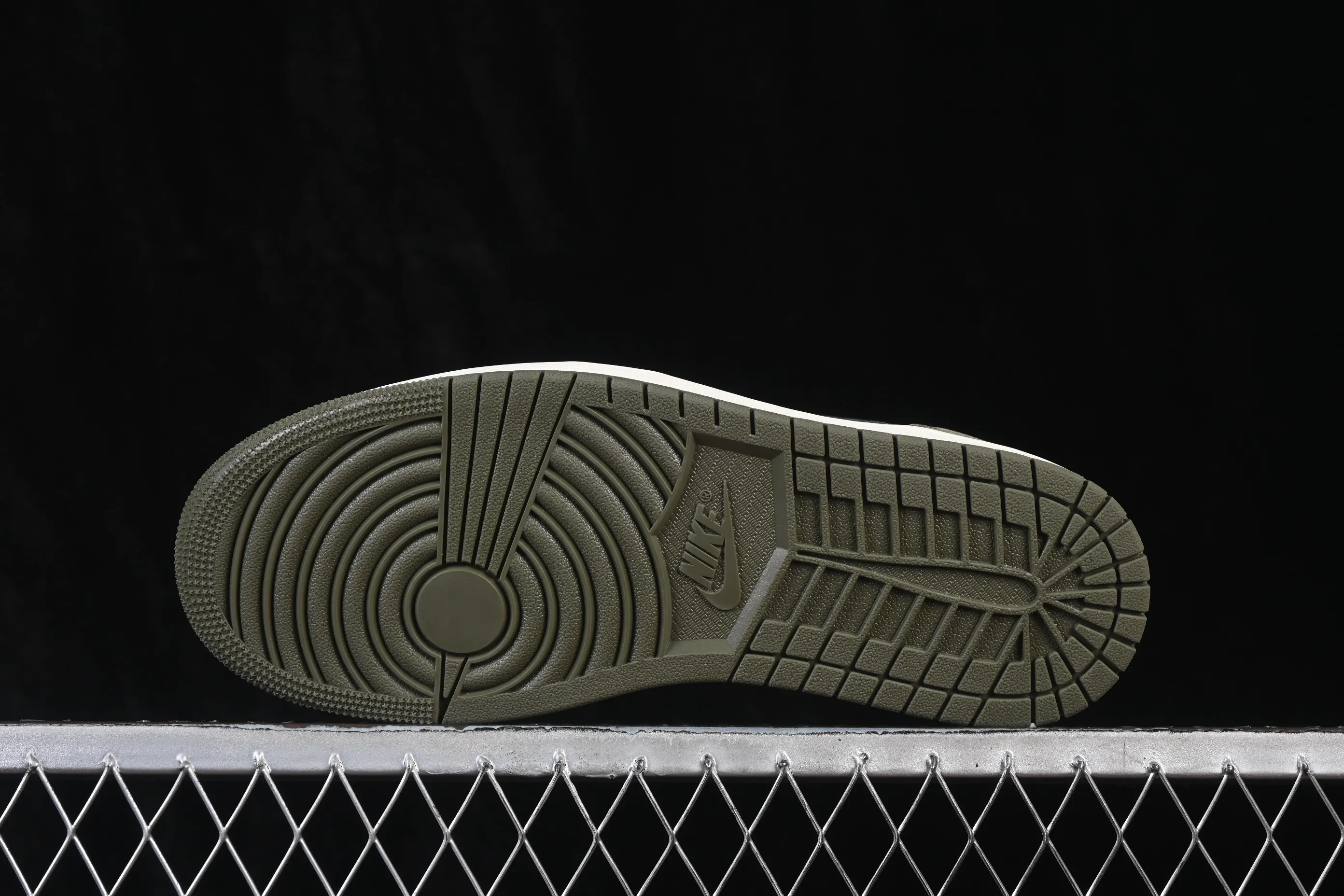 All categories Air Jordan Jordan series basketball shoes Air Jordan 1 Low G version pure original Air Jordan 1 Low OG "Medium Olive" AJ1 Joe 1 joint model olive green low-top retro culture basketball shoes HQ6998-200